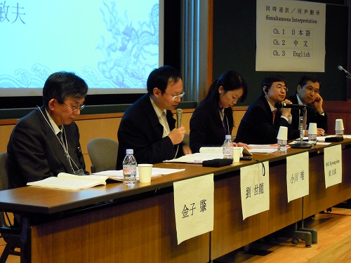 照片二（摄影：青山治世博士）：在“纪念辛亥革命一百周年东京会议”上的必赢刘世龙教授。.JPG